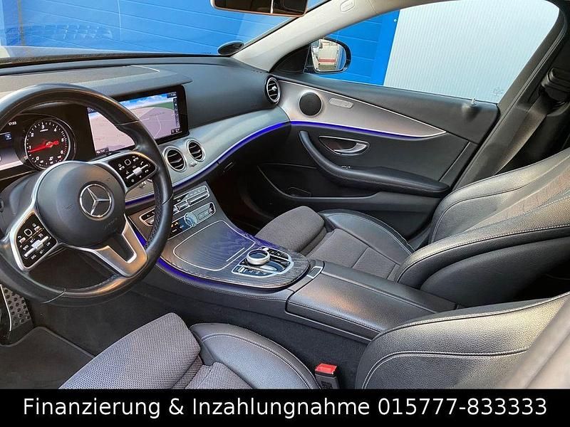 Gebraucht Mercedes E300 245 PS (180 kW) 2019 Blau Limousine