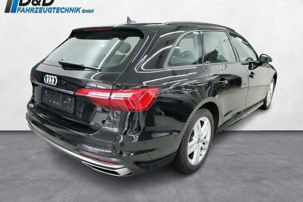 Używany Audi A4 Advanced 204 KM (150 kW) 2024 Czarny Sedan/Limuzyna