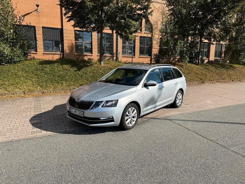 Silber Gebraucht 2018 Skoda Octavia Kombi | 9.000 € (Superpreis) - Bild 1/4