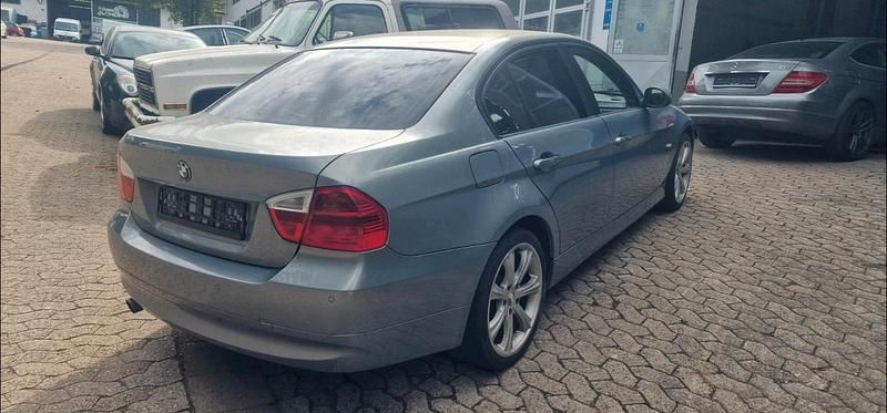 Gebraucht BMW 318 129 PS (94 kW) 2007 Grau Limousine