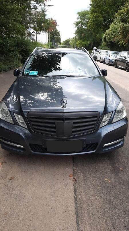 Grau Gebraucht 2011 Mercedes E350 Avantgarde Kombi | 10.788 € - Bild 1/4
