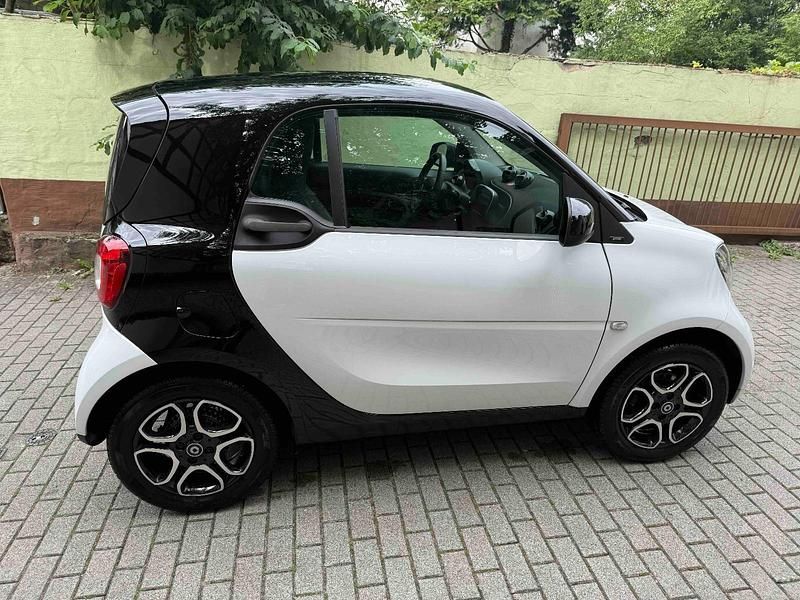 Weiß Gebraucht 2016 Smart ForTwo Coupé Prime Coupé | 9.900 € (Guter Preis) - Bild 1/4