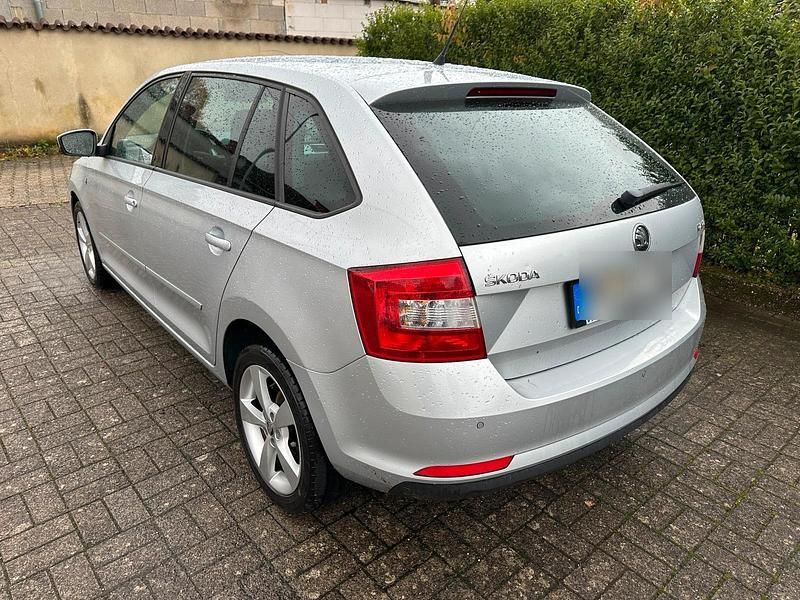 Gebraucht Skoda Rapid 105 PS (77 kW) 2014 Silber Kleinwagen