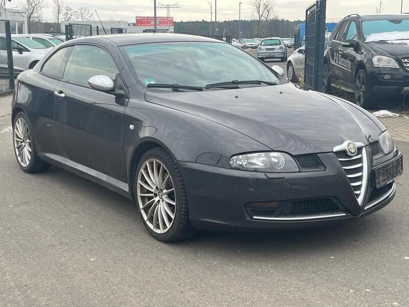 Grau Gebraucht 2008 Alfa Romeo GT Progression Coupé | 3.590 € - Bild 1/4