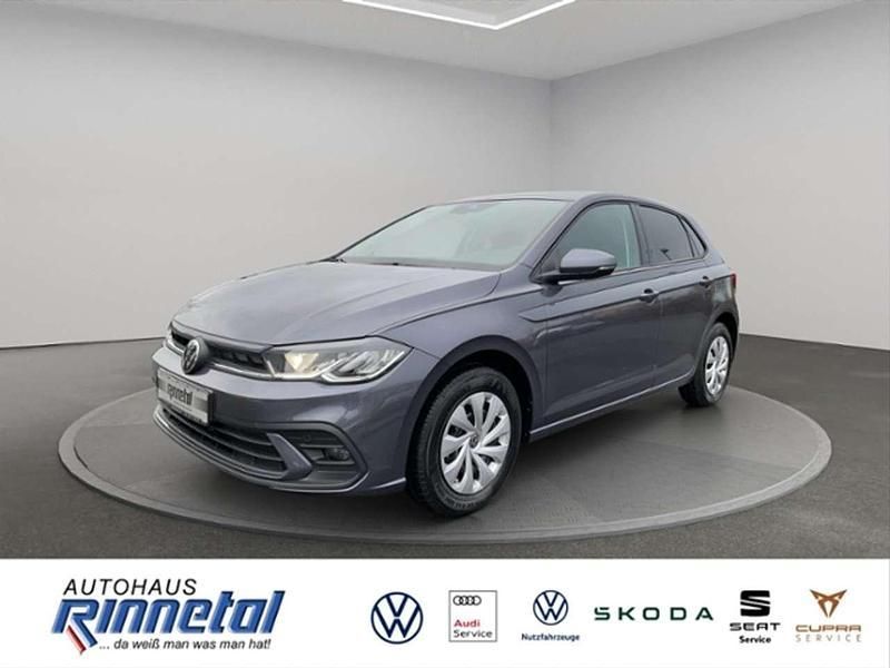 Rauchgrau metallic Gebraucht 2025 VW Polo Life Limousine | 26.556 € (Teuer) - Bild 1/4