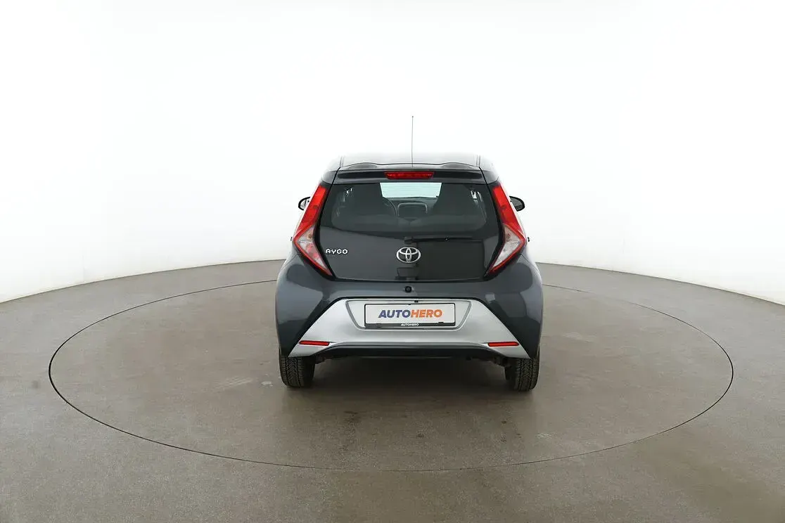 Gebraucht Toyota Aygo X-play 72 PS (52 kW) 2019 Grau Kleinwagen