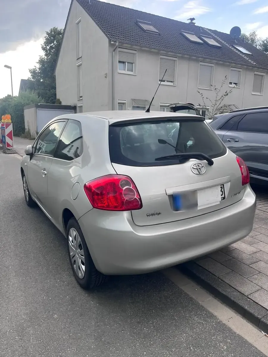 Gebraucht Toyota Auris 124 PS (91 kW) 2008 Grau Kleinwagen