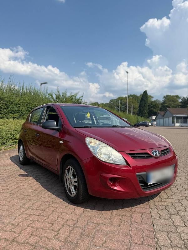 Rot Gebraucht 2009 Hyundai i20 Kleinwagen | 3.300 € - Bild 1/4