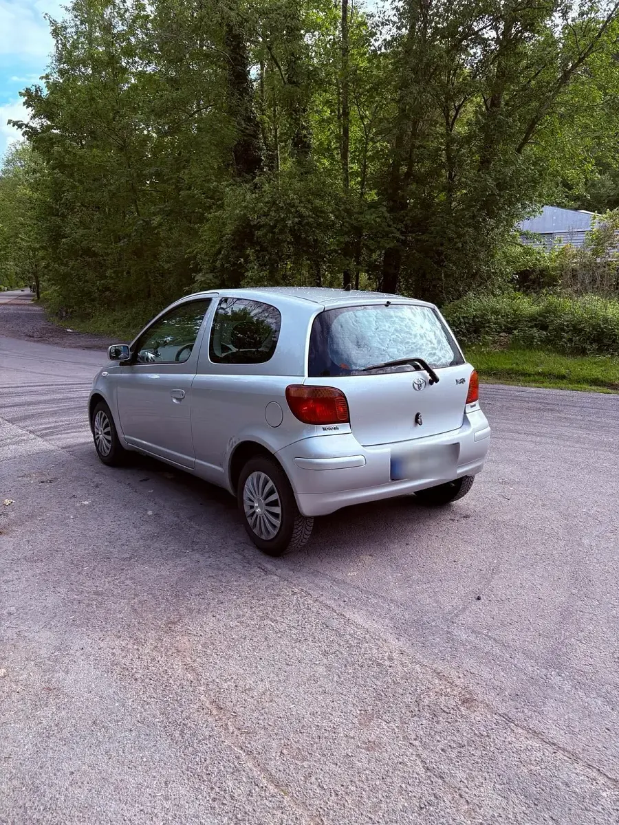Gebraucht Toyota Yaris 89 PS (65 kW) 2004 Grau Kleinwagen