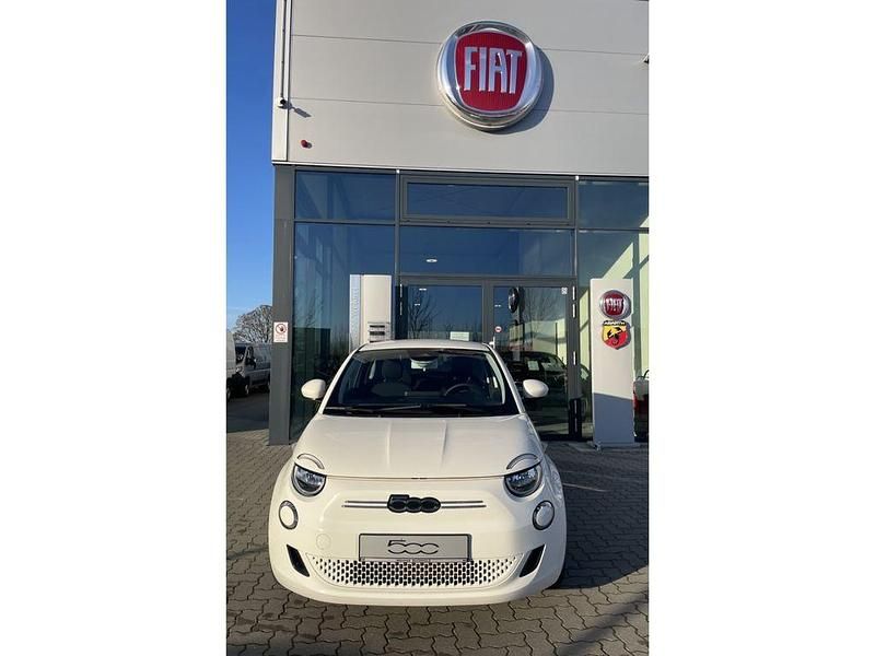 Gebraucht Fiat 500e 86 kW (118 PS) 2023 Arktis weiß) (weiss Kleinwagen