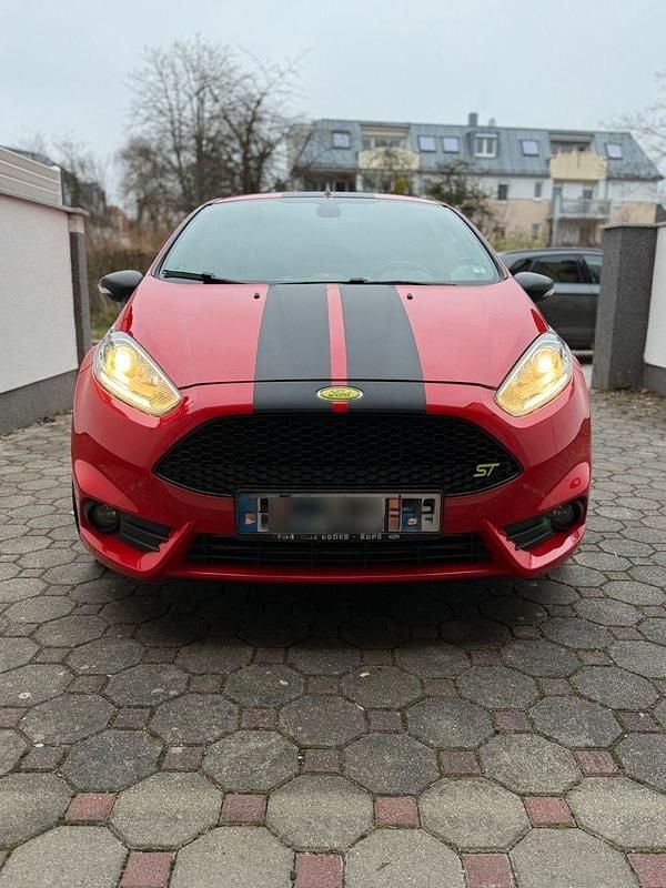 Gebraucht Ford Fiesta ST 182 PS (133 kW) 2016 Rot Kleinwagen