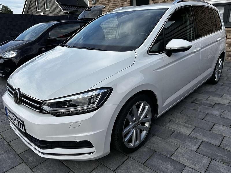 Weiß Gebraucht 2019 VW Touran Highline Van / Kleinbus | 21.500 € (Superpreis) - Bild 1/4