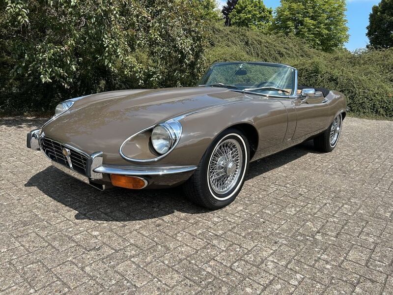 Braun Gebraucht 1974 Jaguar E-Type Cabrio | 124.000 € - Bild 1/4