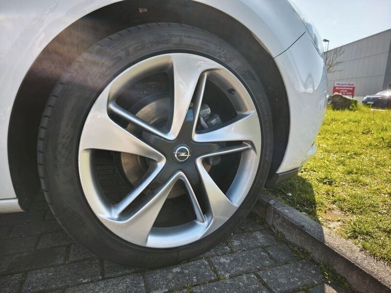 Gebraucht Opel Astra GTC Innovation 179 PS (131 kW) 2012 Weiß Limousine