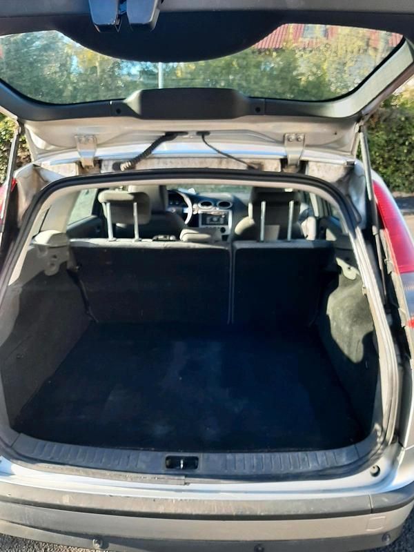 Second-hand Ford Focus 101 CP (74 kW) 2004 Argintiu Break