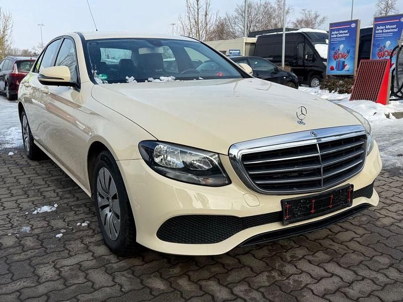 Gebraucht Mercedes E200 150 PS (110 kW) 2016 Beige Limousine