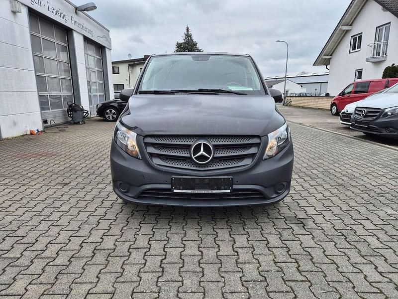 Gebraucht Mercedes Vito 163 PS (119 kW) 2018 Obsidianschwarz Van