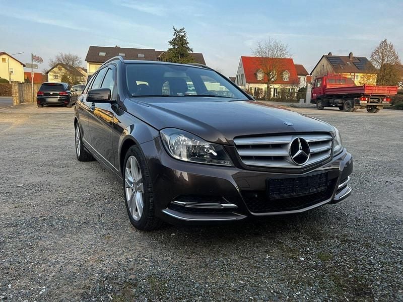 Gebraucht Mercedes C180 156 PS (114 kW) 2013 Braun Kombi