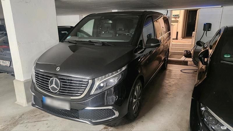 Gebraucht Mercedes EQV300 150 kW (204 PS) 2022 Schwarz Van / Kleinbus