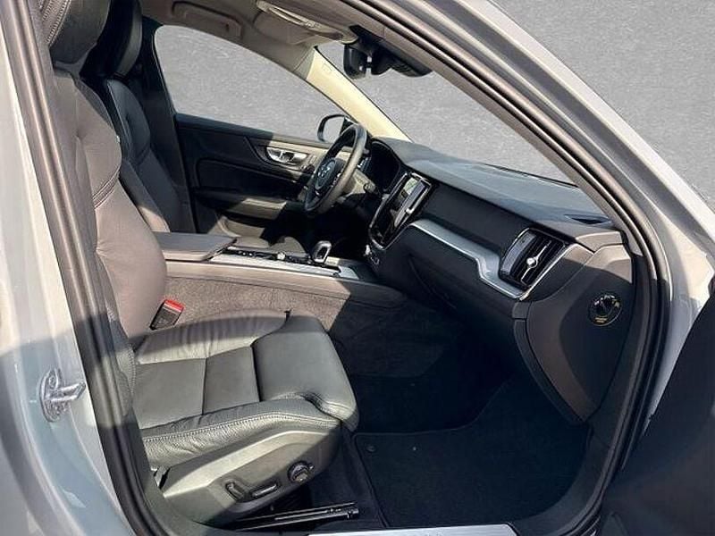 Gebraucht Volvo V60 Plus 197 PS (144 kW) 2025 Vapour grey Kombi