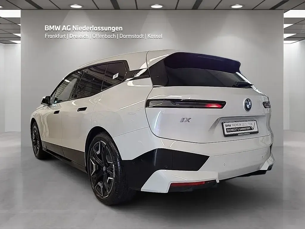 Gebraucht BMW iX Sport Line 384 kW (523 PS) 2023 Weiß SUV