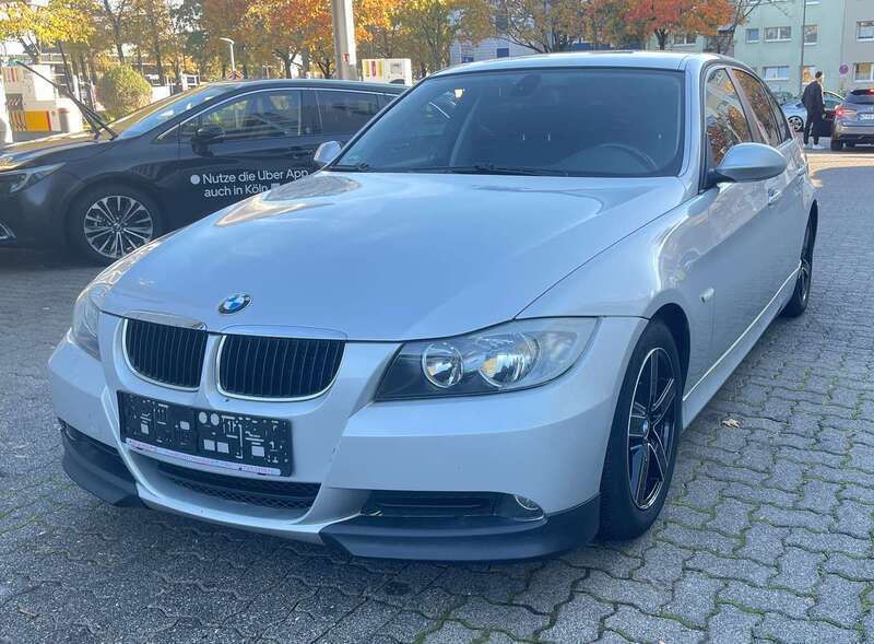 Titansilber metallic Gebraucht 2008 BMW 320 Limousine | 3.490 € (Superpreis) - Bild 1/4
