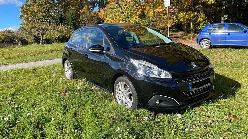 Gebraucht Peugeot 208 Allure 82 PS (60 kW) 2017 Schwarz Kleinwagen