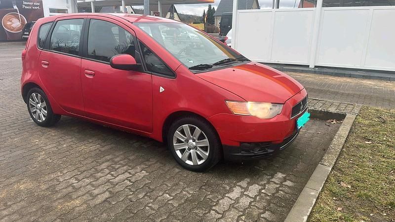 Gebraucht Mitsubishi Colt 75 PS (55 kW) 2011 Rot Kleinwagen