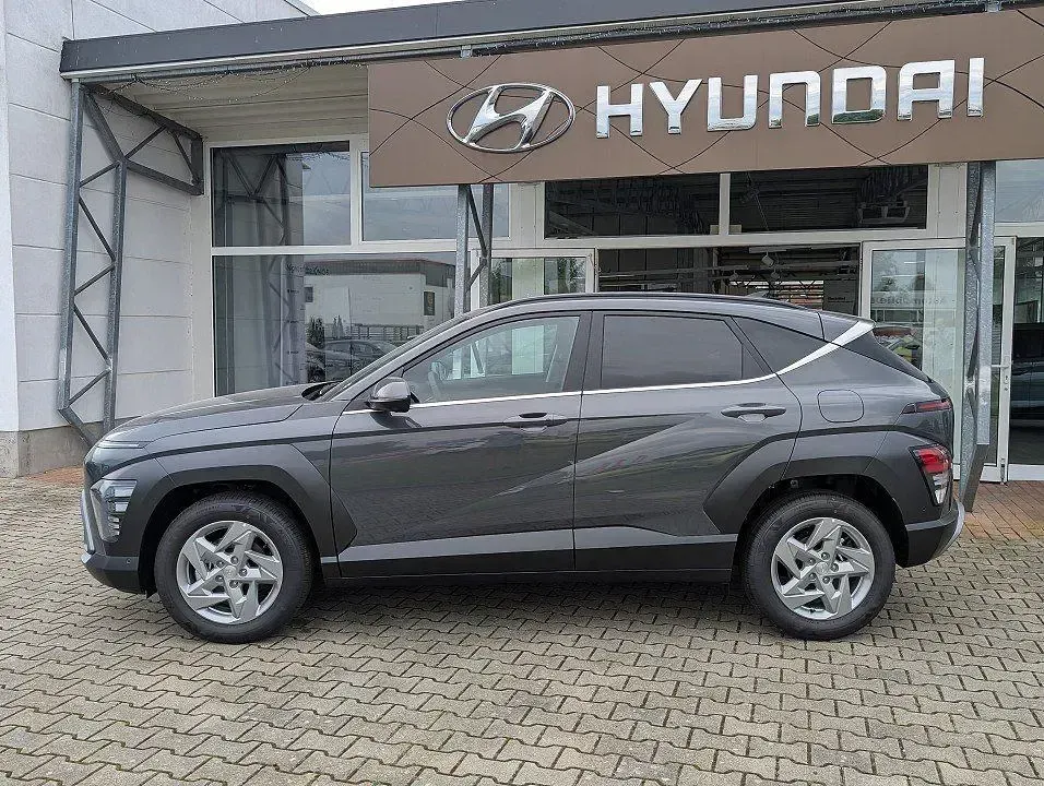 Gebraucht Hyundai Kona Trend 139 PS (102 kW) 2025 Ecotronic grey SUV