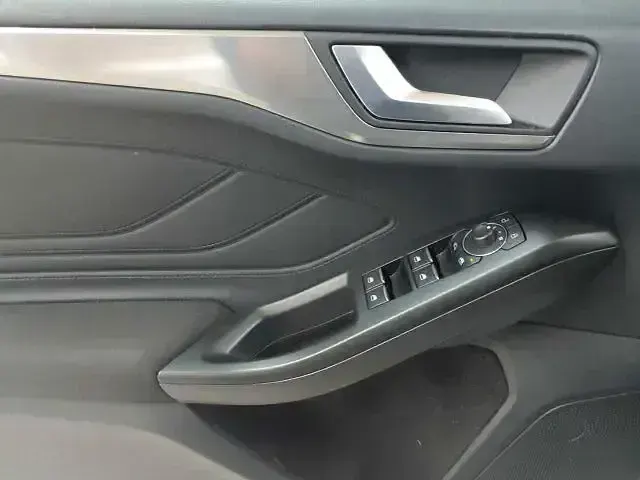 Gebraucht Ford Focus 120 PS (88 kW) 2022 Weiß Limousine