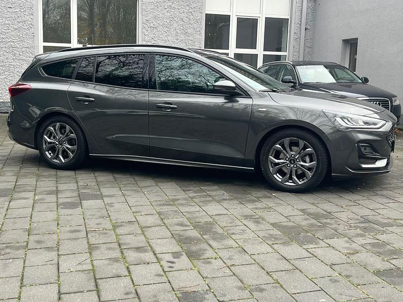 Gebraucht Ford Focus ST-Line 116 PS (85 kW) 2025 Grau Limousine