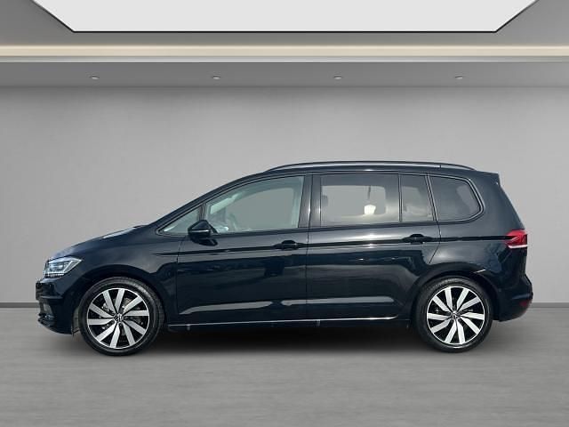 Gebraucht VW Touran Highline 150 PS (110 kW) 2024 Schwarz Van / Kleinbus