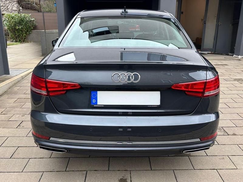 Gebraucht Audi A4 190 PS (139 kW) 2019 Grau Limousine