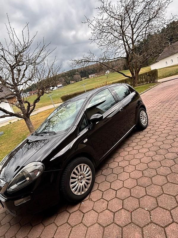 Gebraucht Fiat Punto 69 PS (50 kW) 2011 Schwarz Kleinwagen