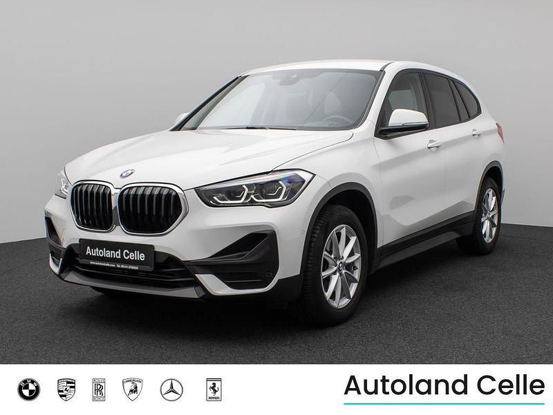 Alpinweiss uni300schwarz Gebraucht 2021 BMW X1 Performance SUV | 24.499 € (Superpreis) - Bild 1/4