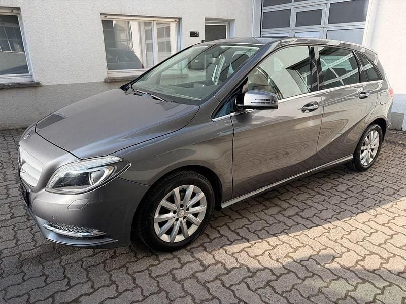 Gebraucht Mercedes B180 109 PS (80 kW) 2013 Grau Van / Kleinbus