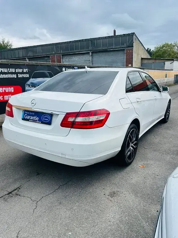 Gebraucht Mercedes E220 170 PS (125 kW) 2013 Weiß Limousine