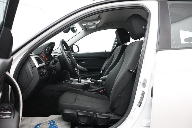 Gebraucht BMW 318 Advantage 136 PS (100 kW) 2017 Weiß Kombi