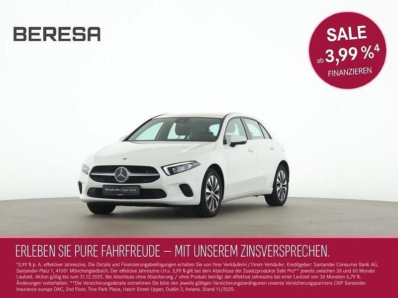 Weiß Gebraucht 2022 Mercedes A250 Style Limousine | 21.180 € (Fairer Preis) - Bild 1/4