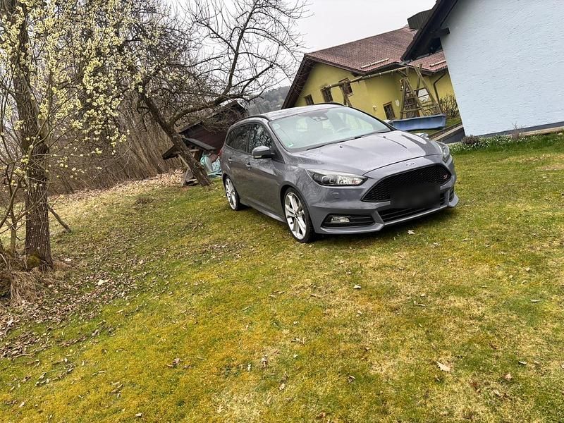 Gebraucht Ford Focus ST 185 PS (136 kW) 2014 Grau Kombi