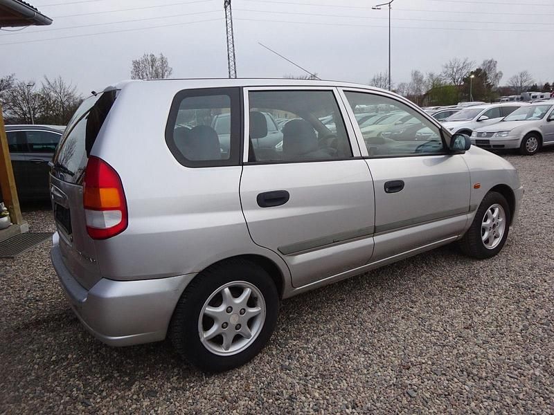 Gebraucht Mitsubishi Space Star 86 PS (63 kW) 2000 Silber Van / Kleinbus