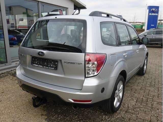 Gebraucht Subaru Forester Comfort 150 PS (110 kW) 2011 Spark silver SUV