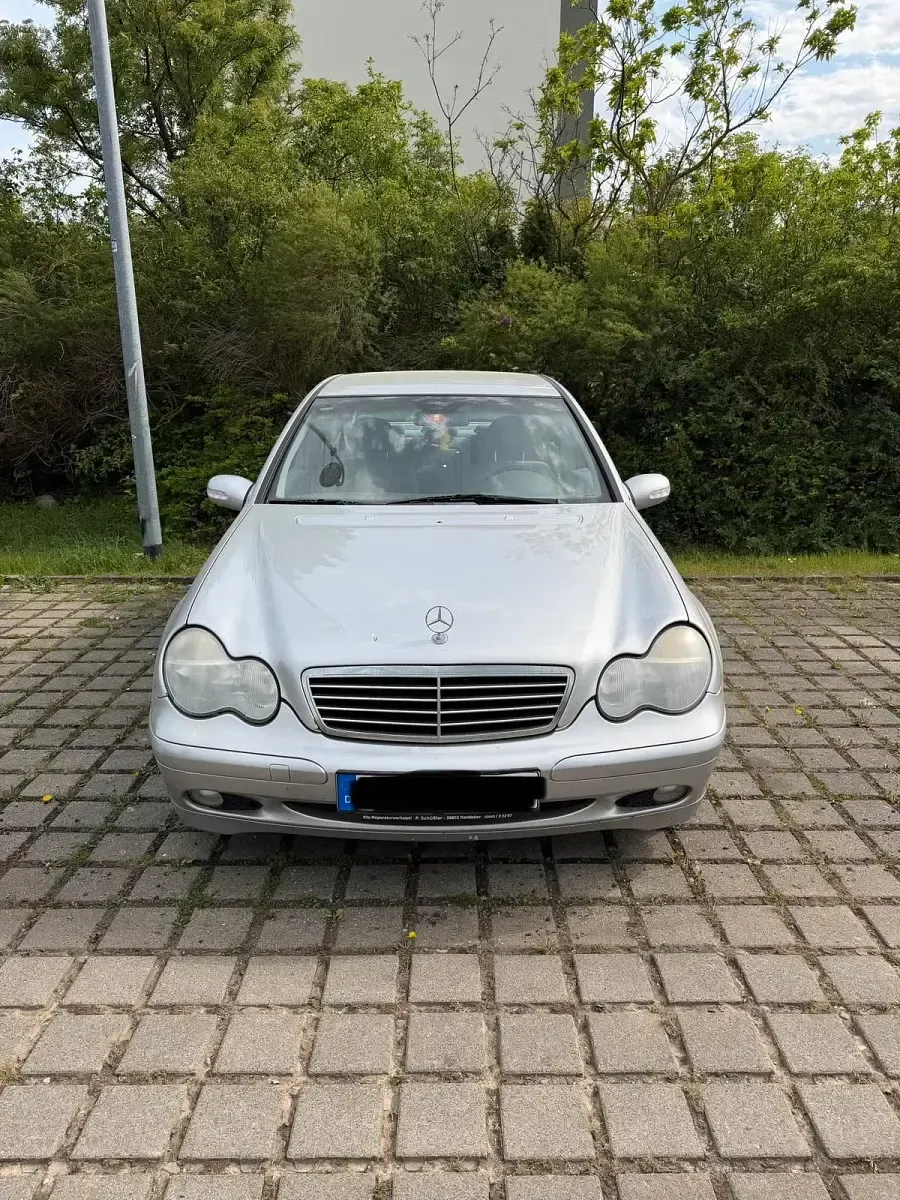 Gebraucht Mercedes C180 129 PS (94 kW) 2001 Silber Limousine