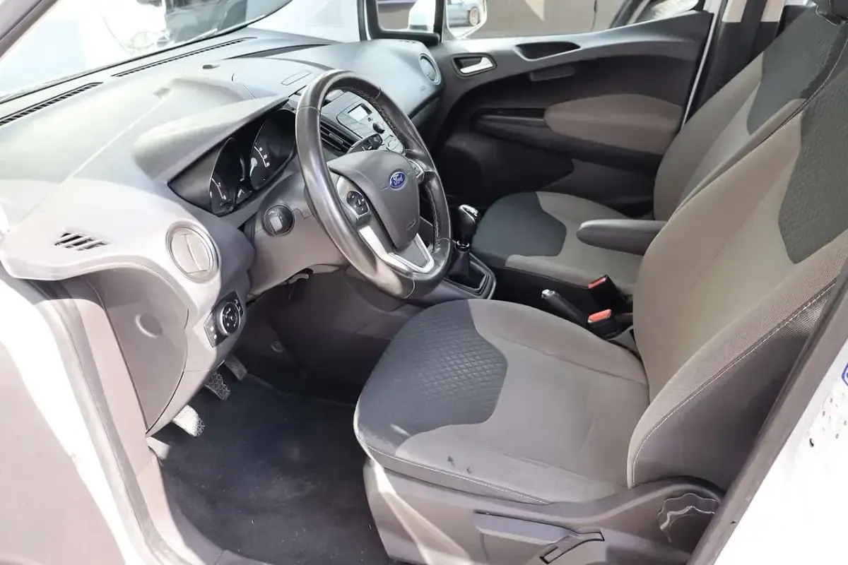 Gebraucht Ford Tourneo Courier 101 PS (74 kW) 2019 Frostweiß Van / Kleinbus