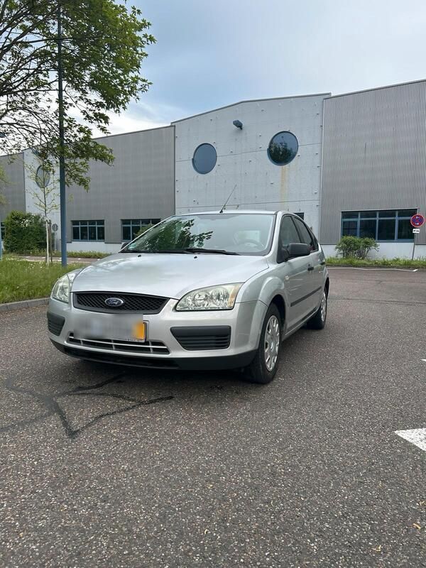 Silber Gebraucht 2005 Ford Focus Limousine | 2.400 € (Fairer Preis) - Bild 1/4