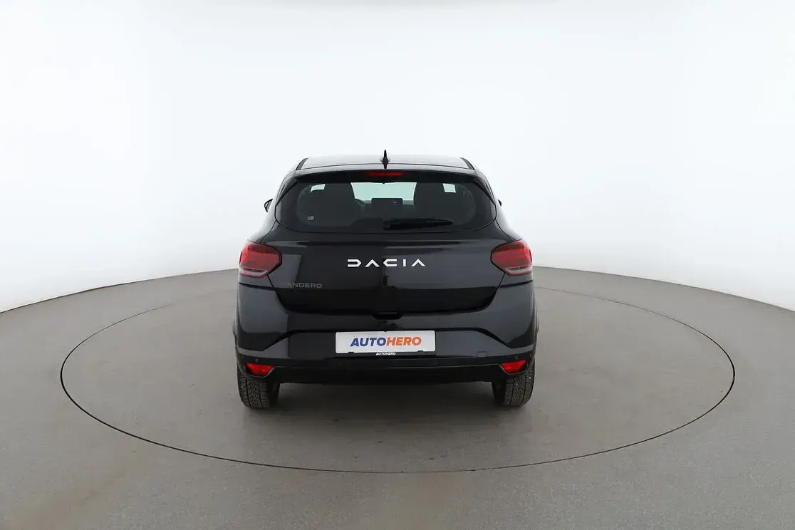 Używany Dacia Sandero Expression 91 KM (66 kW) 2024 Czarny Sedan/Limuzyna