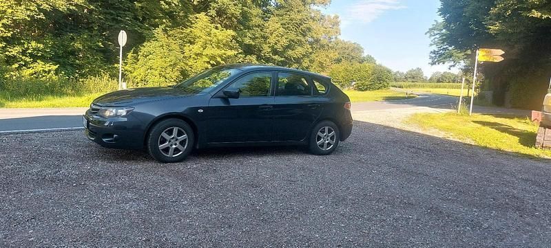 Grau Gebraucht 2010 Subaru Impreza Limousine | 3.900 € (Fairer Preis) - Bild 1/4