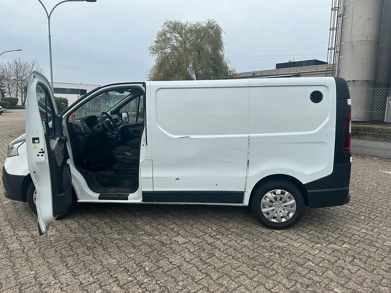 Gebraucht Renault Trafic 90 PS (66 kW) 2015 Weiß Van / Kleinbus