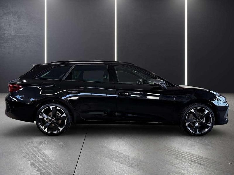 Second-hand Cupra Leon 150 CP (110 kW) 2024 Negru Break