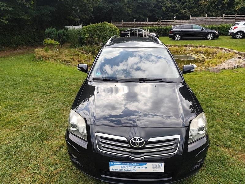 Schwarz Gebraucht 2007 Toyota Avensis Travel Kombi | 3.999 € (Teuer) - Bild 1/2